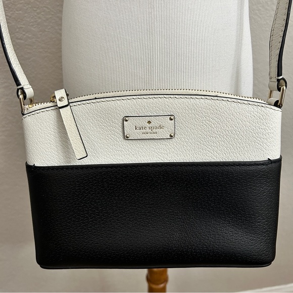 kate spade Handbags - Kate Spade Two-Tone Black and White Crossbody Bag